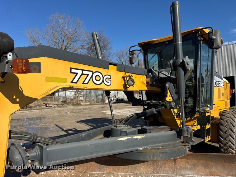 image for item ER0354 2015 John Deere 770G motor grader