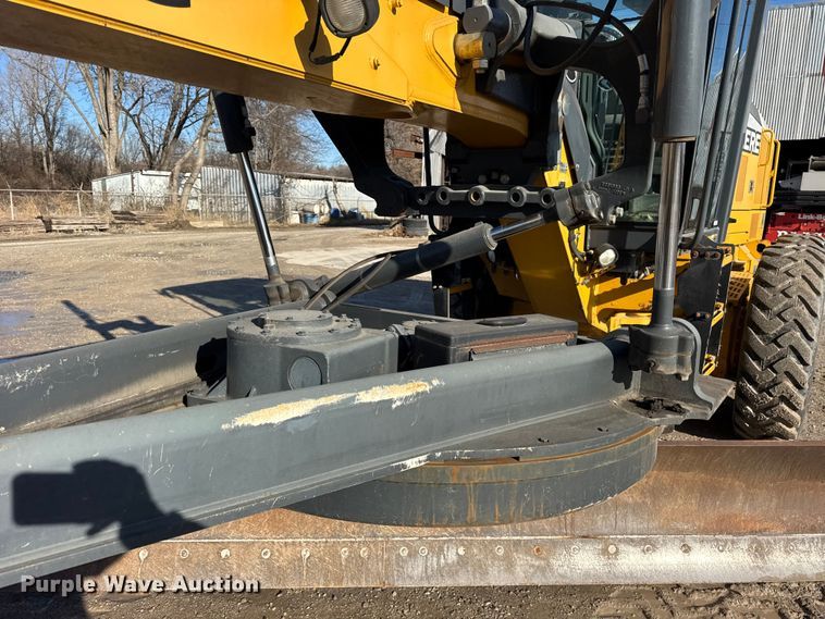 image for item ER0354 2015 John Deere 770G motor grader