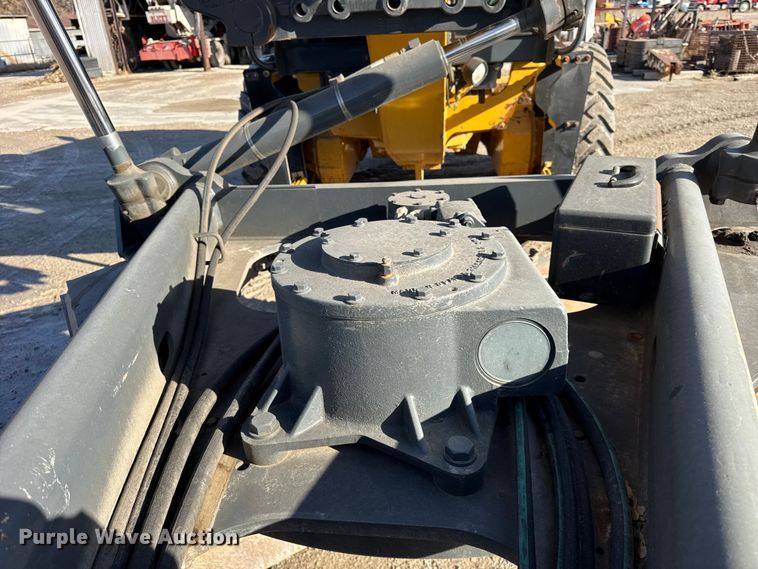 image for item ER0354 2015 John Deere 770G motor grader