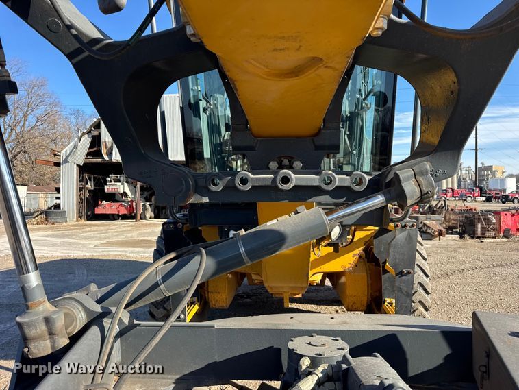 image for item ER0354 2015 John Deere 770G motor grader