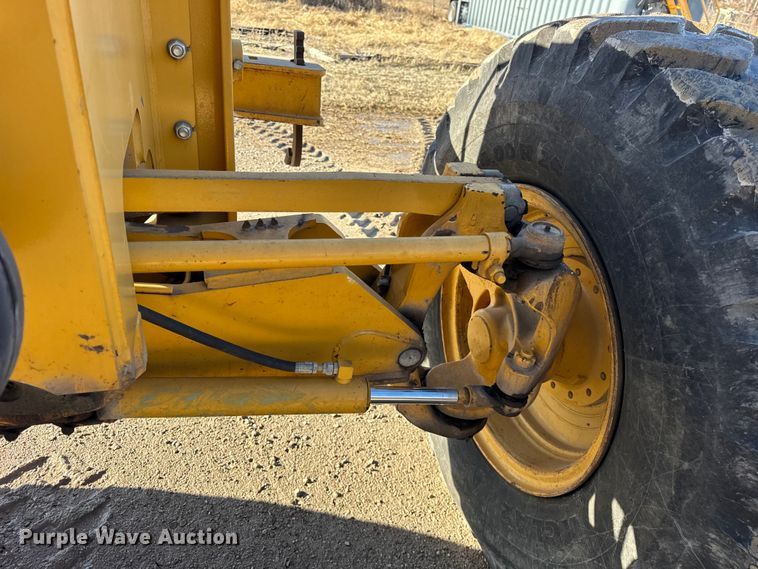 image for item ER0354 2015 John Deere 770G motor grader