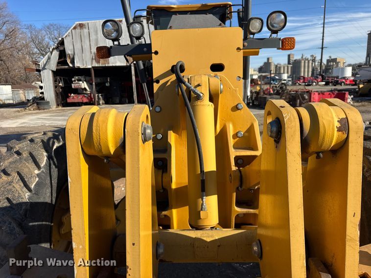 image for item ER0354 2015 John Deere 770G motor grader