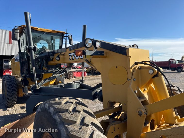 image for item ER0354 2015 John Deere 770G motor grader