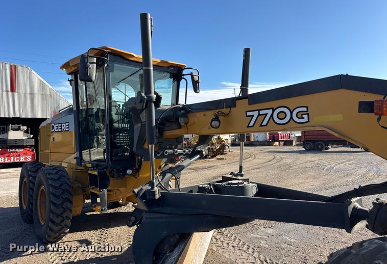 image for item ER0354 2015 John Deere 770G motor grader