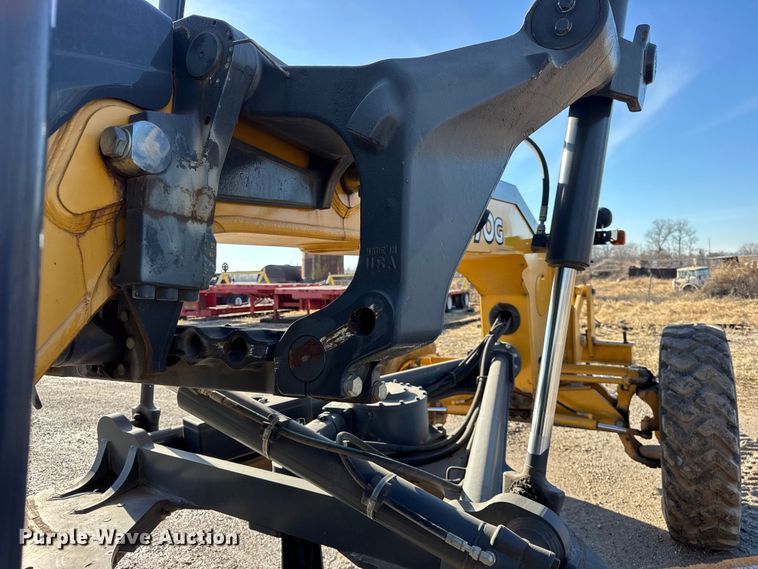 image for item ER0354 2015 John Deere 770G motor grader