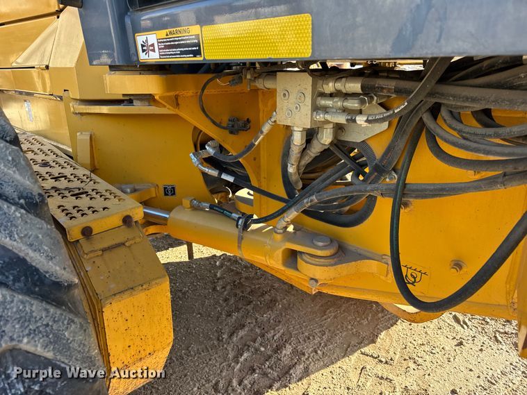 image for item ER0354 2015 John Deere 770G motor grader