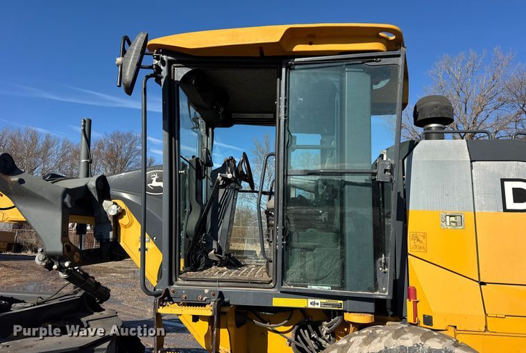 image for item ER0354 2015 John Deere 770G motor grader