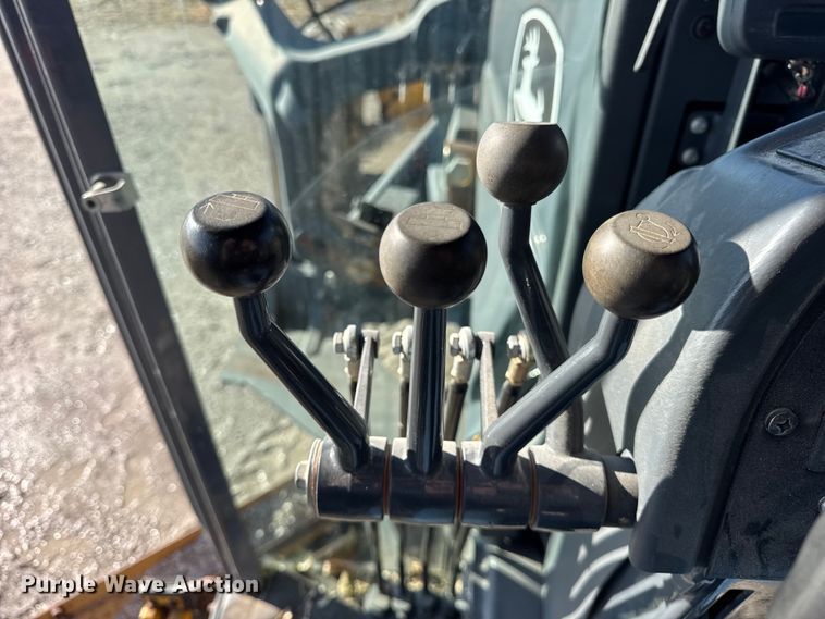 image for item ER0354 2015 John Deere 770G motor grader