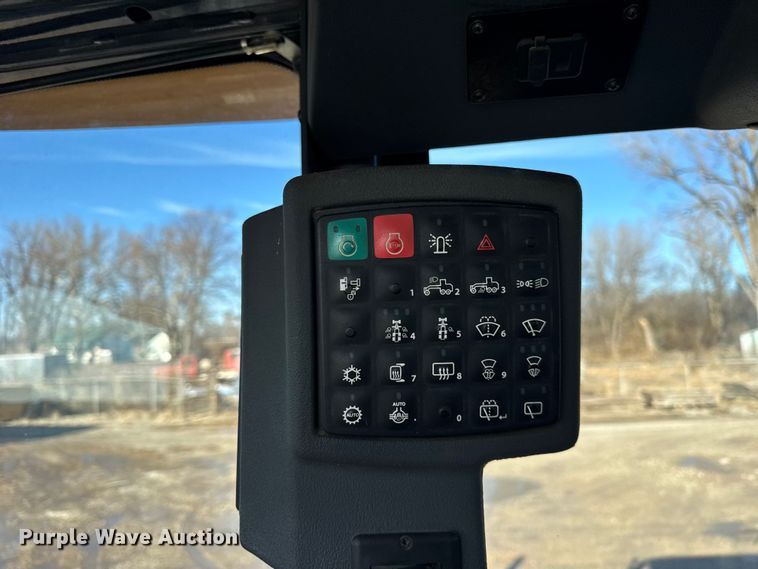 image for item ER0354 2015 John Deere 770G motor grader