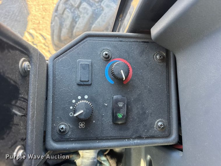 image for item ER0354 2015 John Deere 770G motor grader