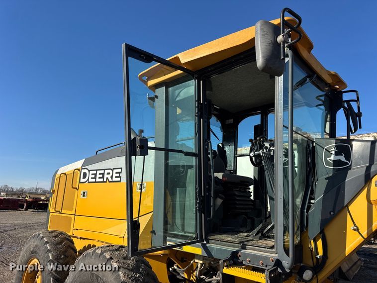 image for item ER0354 2015 John Deere 770G motor grader