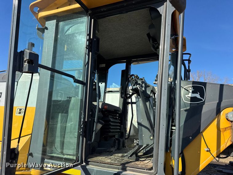 image for item ER0354 2015 John Deere 770G motor grader