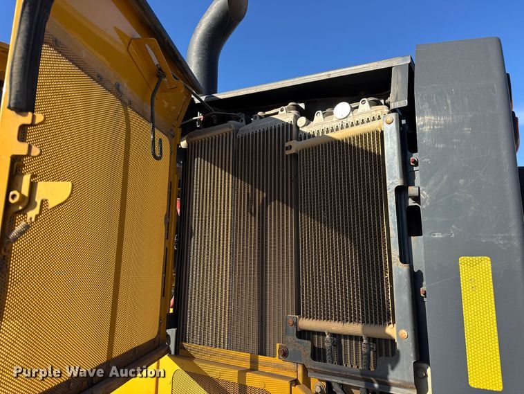 image for item ER0354 2015 John Deere 770G motor grader