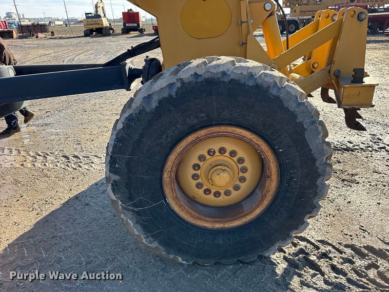 image for item ER0354 2015 John Deere 770G motor grader