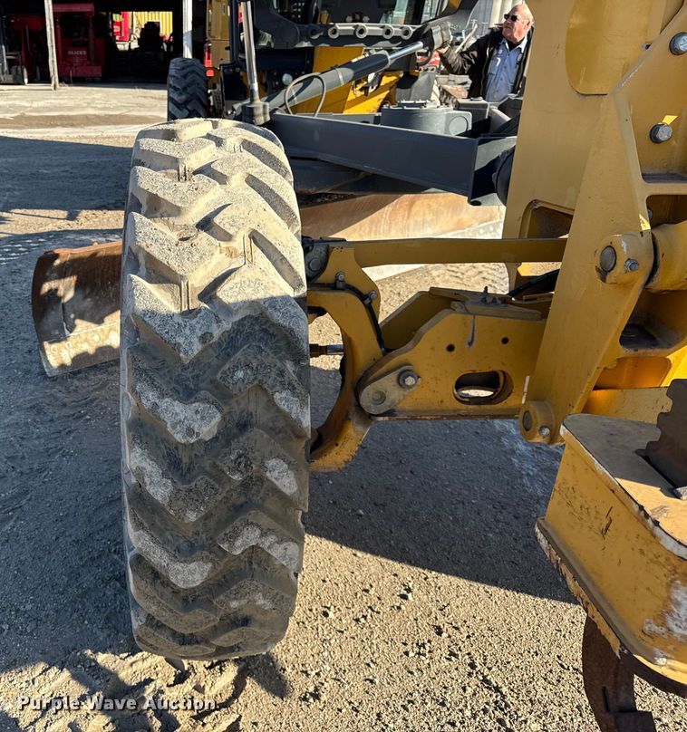 image for item ER0354 2015 John Deere 770G motor grader