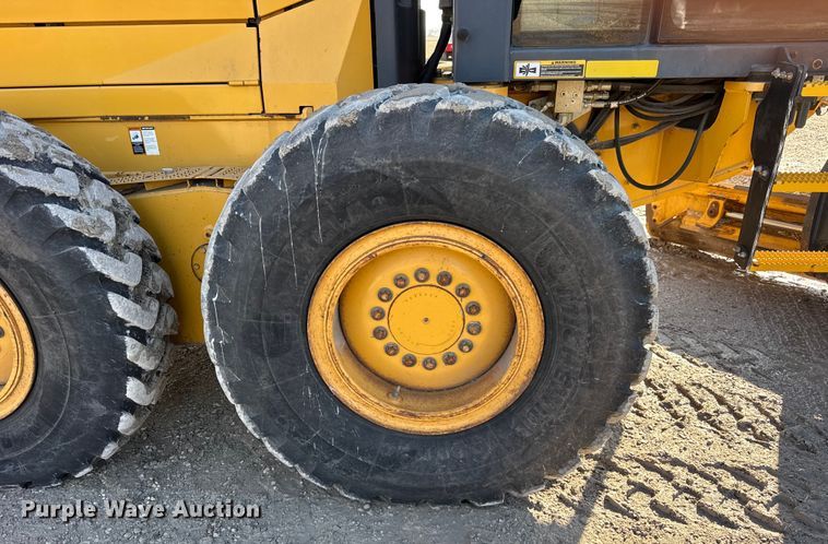 image for item ER0354 2015 John Deere 770G motor grader