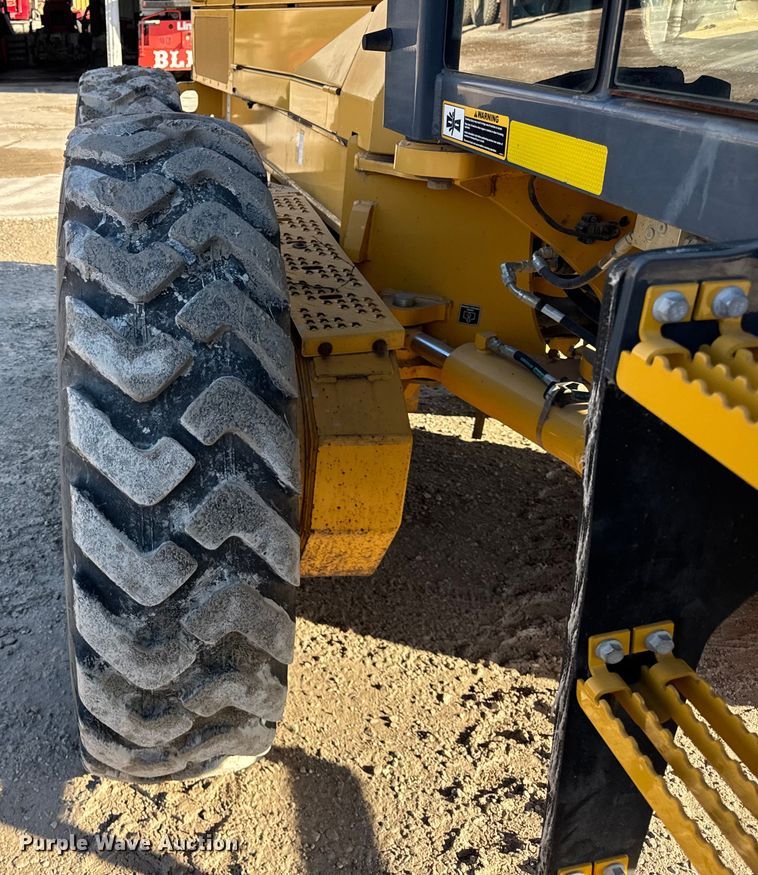 image for item ER0354 2015 John Deere 770G motor grader