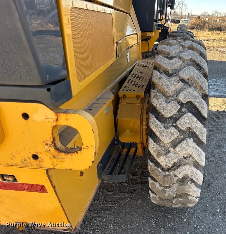 image for item ER0354 2015 John Deere 770G motor grader