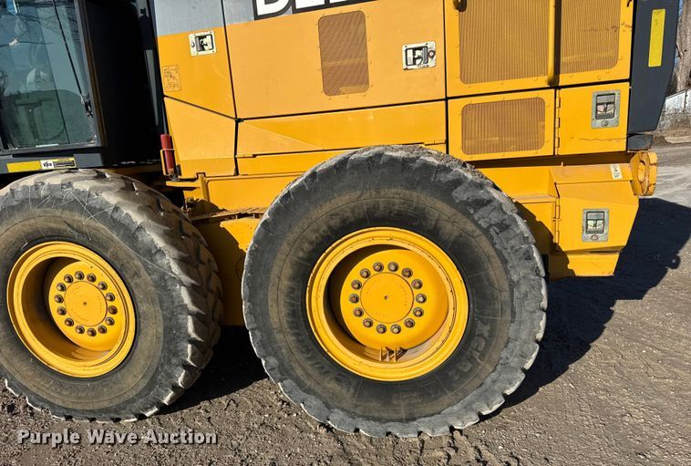 image for item ER0354 2015 John Deere 770G motor grader