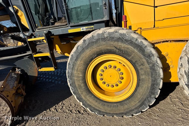 image for item ER0354 2015 John Deere 770G motor grader