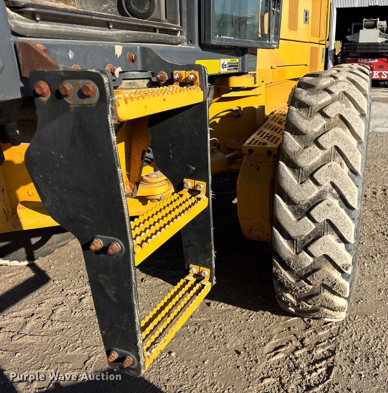 image for item ER0354 2015 John Deere 770G motor grader