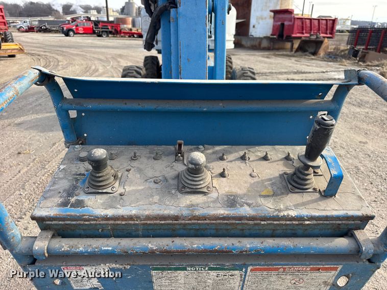 image for item ER0355 1998 Genie S65 boom lift