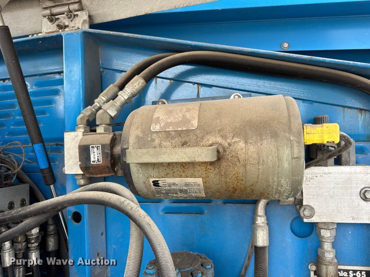 image for item ER0355 1998 Genie S65 boom lift