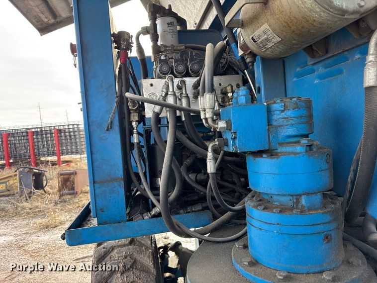 image for item ER0355 1998 Genie S65 boom lift