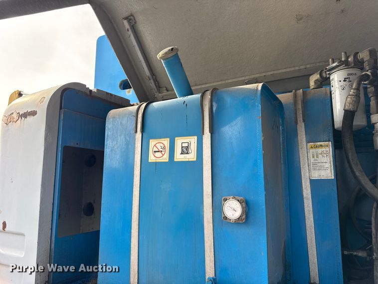 image for item ER0355 1998 Genie S65 boom lift