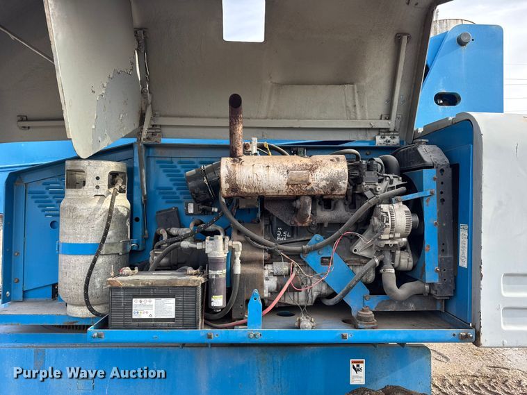 image for item ER0355 1998 Genie S65 boom lift