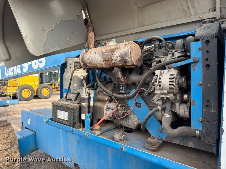 image for item ER0355 1998 Genie S65 boom lift