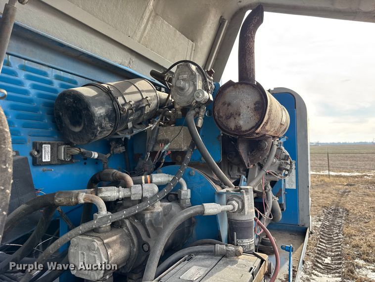 image for item ER0355 1998 Genie S65 boom lift