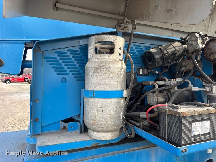 image for item ER0355 1998 Genie S65 boom lift