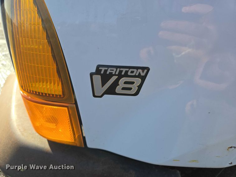 image for item ES2636 1999 Ford F250 flatbed pickup truck