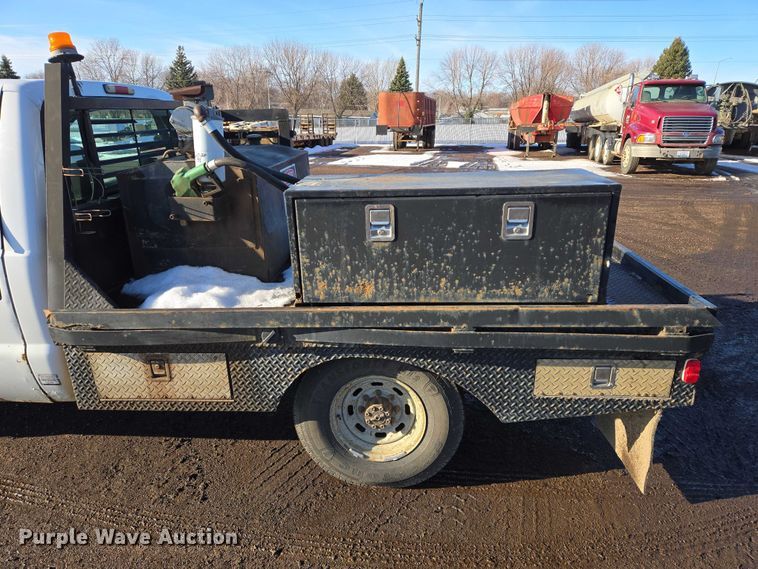 image for item ES2636 1999 Ford F250 flatbed pickup truck