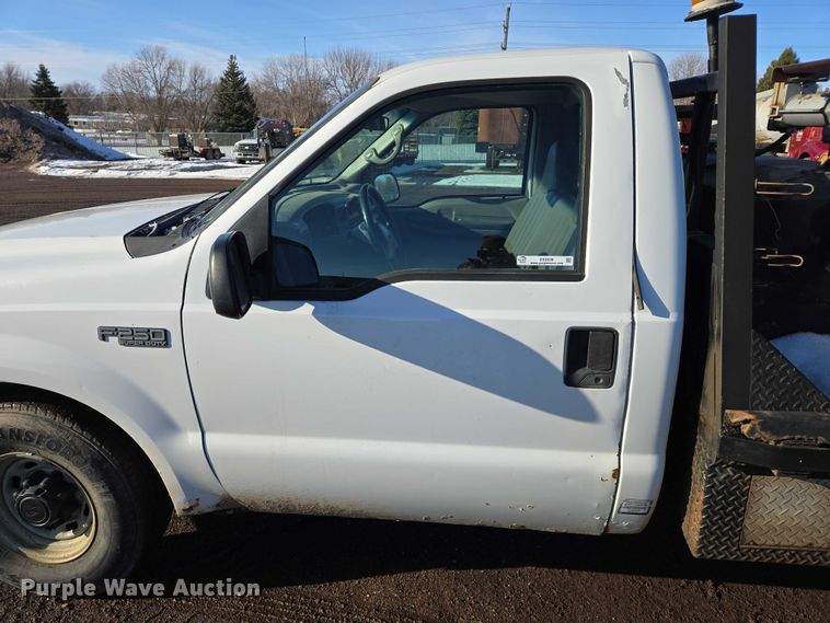 image for item ES2636 1999 Ford F250 flatbed pickup truck