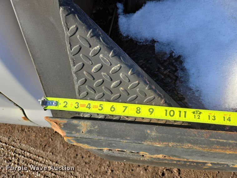 image for item ES2636 1999 Ford F250 flatbed pickup truck