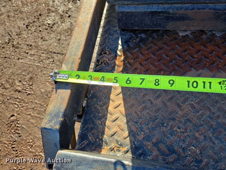 image for item ES2636 1999 Ford F250 flatbed pickup truck