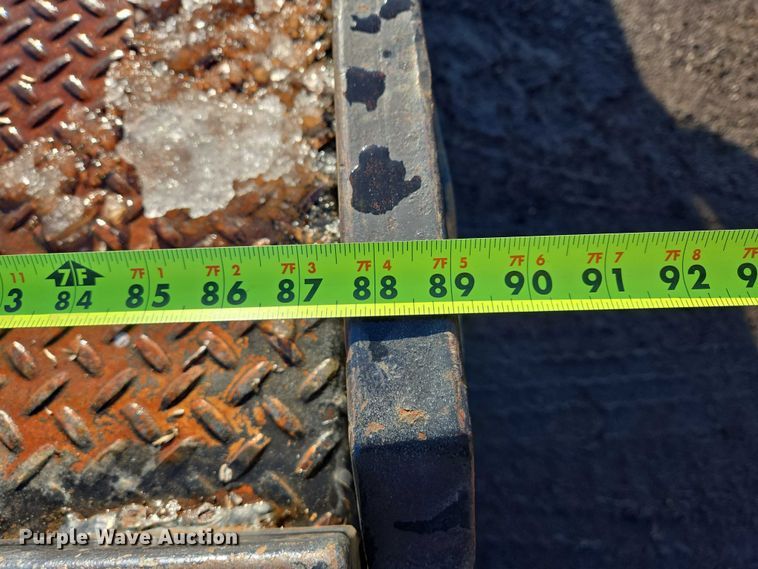 image for item ES2636 1999 Ford F250 flatbed pickup truck