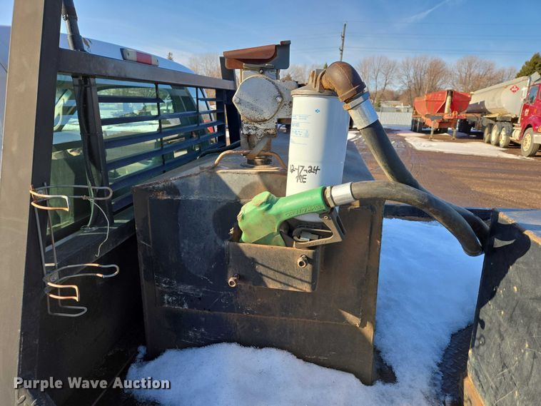 image for item ES2636 1999 Ford F250 flatbed pickup truck