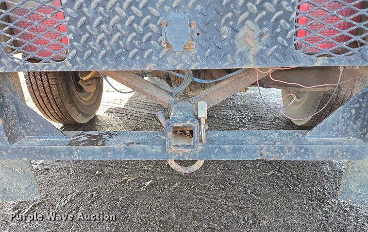 image for item ES2636 1999 Ford F250 flatbed pickup truck