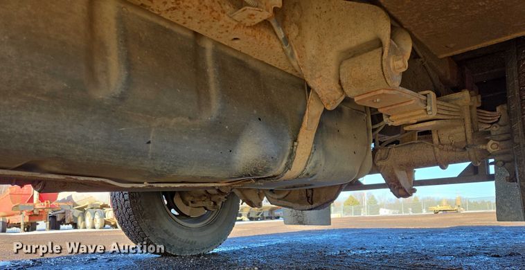 image for item ES2636 1999 Ford F250 flatbed pickup truck