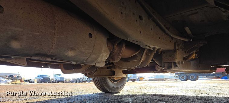 image for item ES2636 1999 Ford F250 flatbed pickup truck