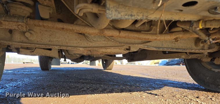 image for item ES2636 1999 Ford F250 flatbed pickup truck