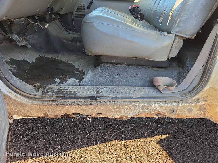 image for item ES2636 1999 Ford F250 flatbed pickup truck