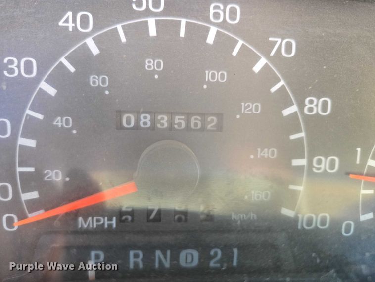 image for item ES2636 1999 Ford F250 flatbed pickup truck