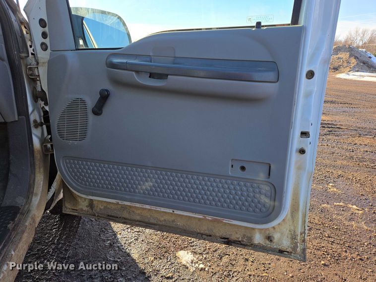 image for item ES2636 1999 Ford F250 flatbed pickup truck