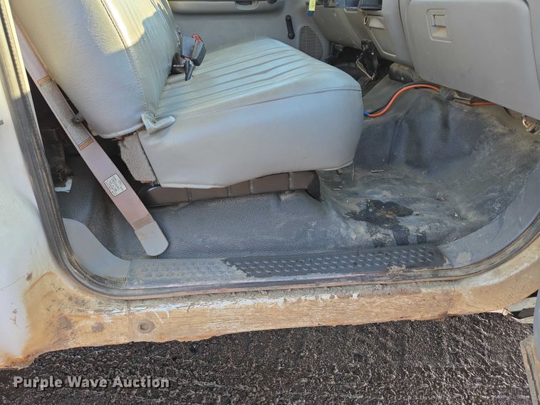 image for item ES2636 1999 Ford F250 flatbed pickup truck