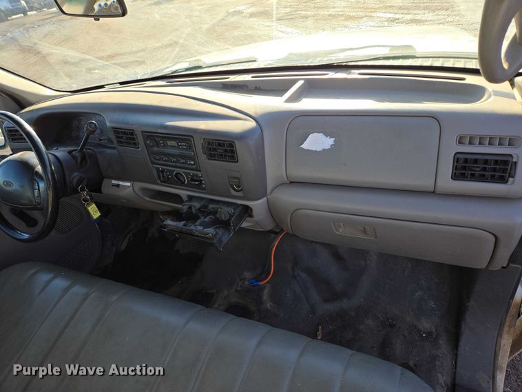 image for item ES2636 1999 Ford F250 flatbed pickup truck