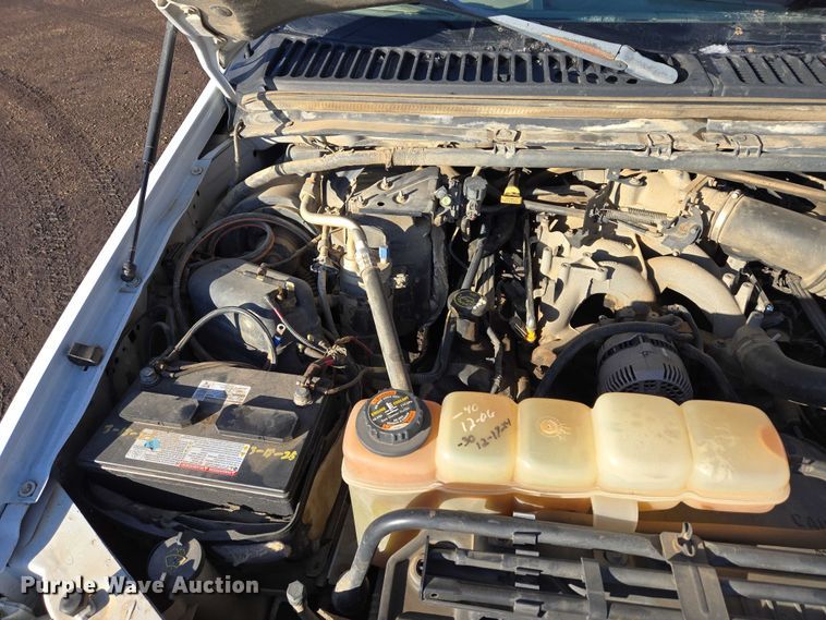 image for item ES2636 1999 Ford F250 flatbed pickup truck